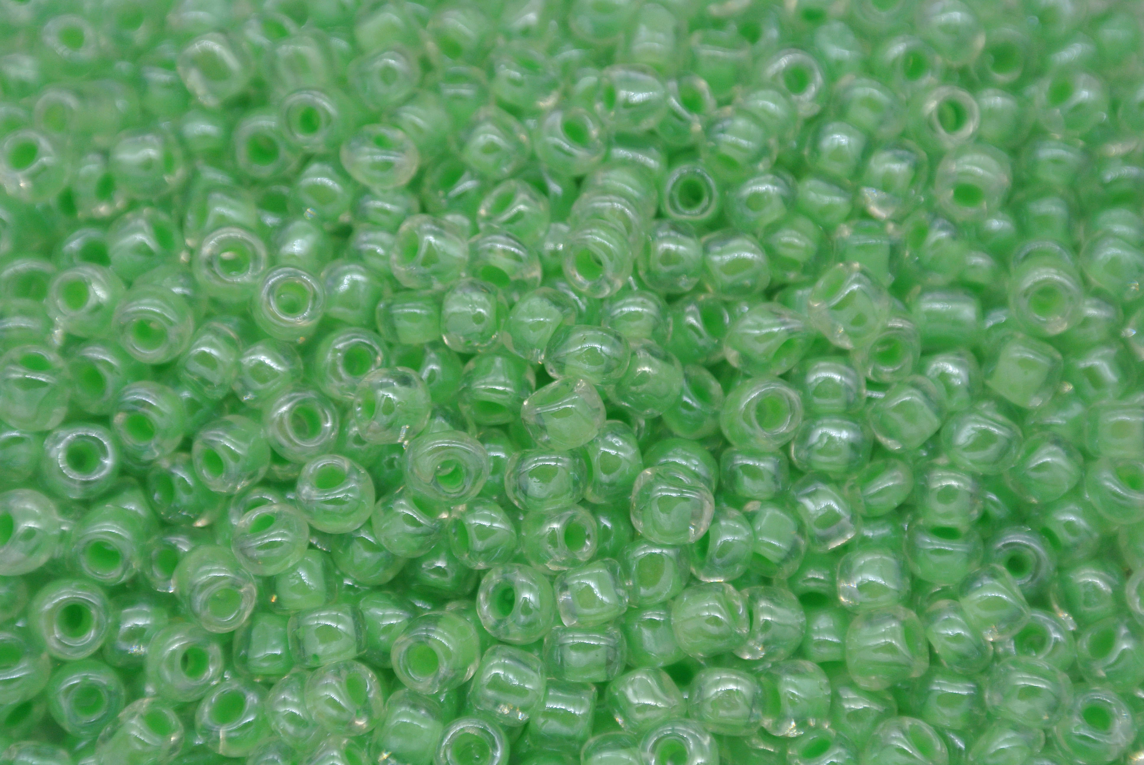 6/0 E Beads #277 Transparent Green 1Pound